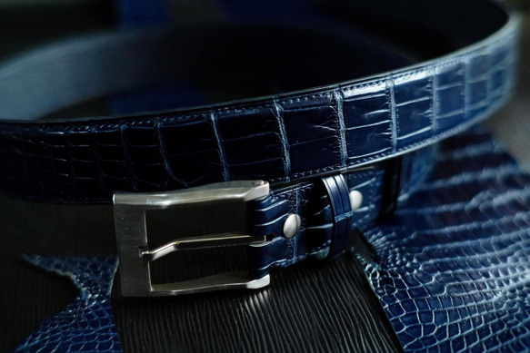 [オーダー作製］本藍染アリゲーターウエ　高級ワニ革使用ウエストベルト　手縫い　　タロコダイル　エキゾチックレザー　ベルト 3枚目の画像
