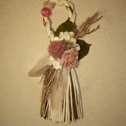 タッセル型　羽根飾りのしめ飾り（アンティークピンク） 4枚目の画像