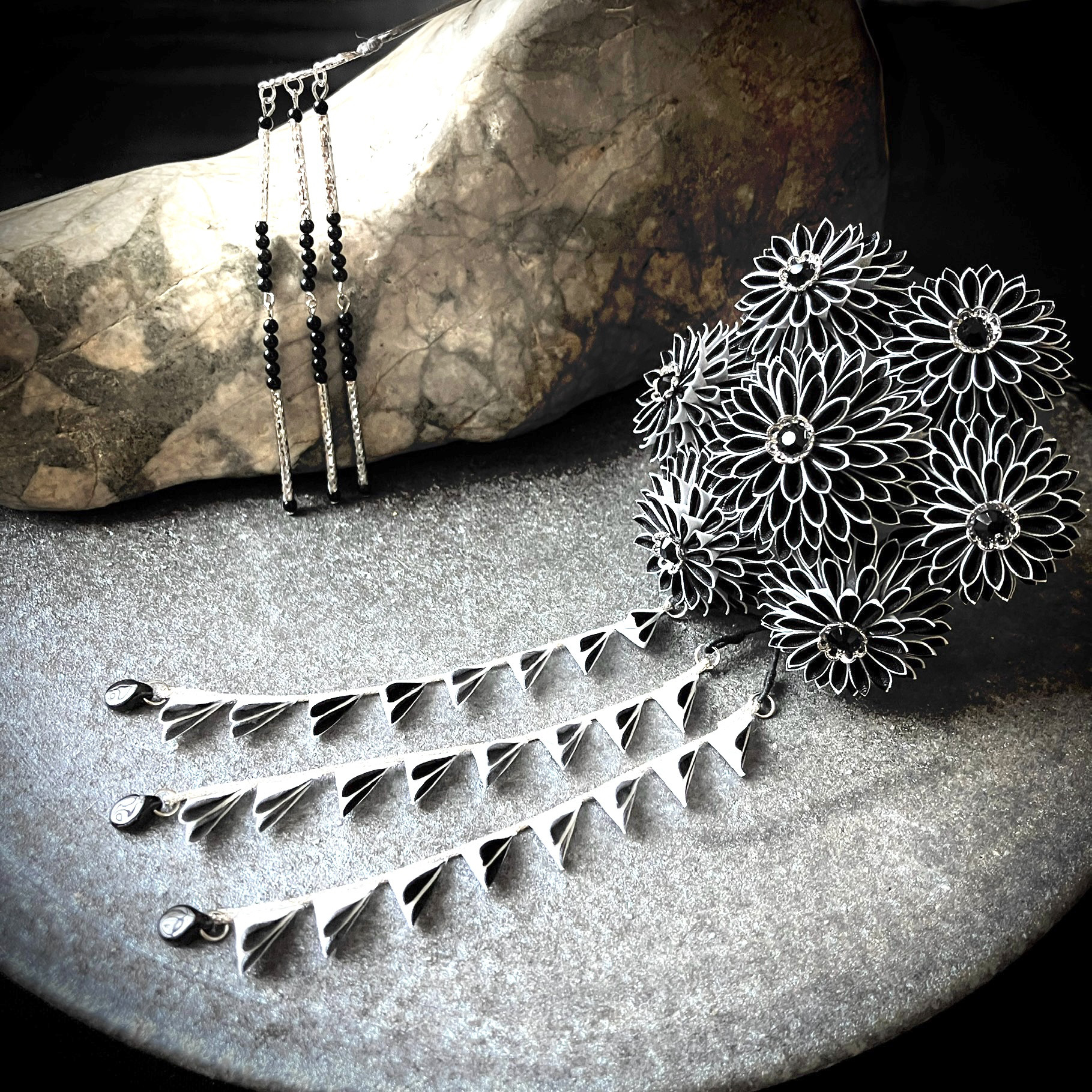 【黒晴】つまみ細工　髪飾り　卒業式　成人式　結婚式　七五三　和装　袴