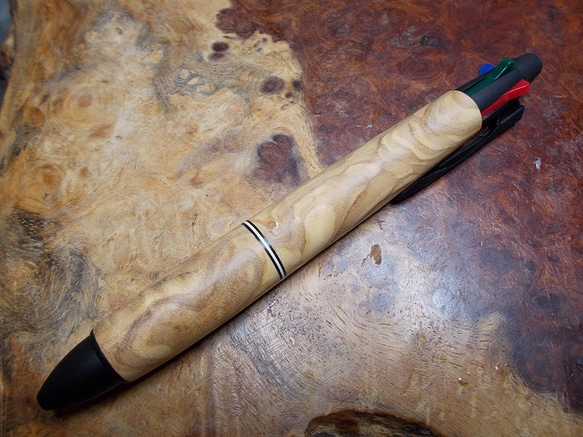 4+1多機能ペン　アクロインキ0.7黒青赤緑と+０.5㎜シャープ　樹齢300年のオリーブの木の手作りペン！ 3枚目の画像
