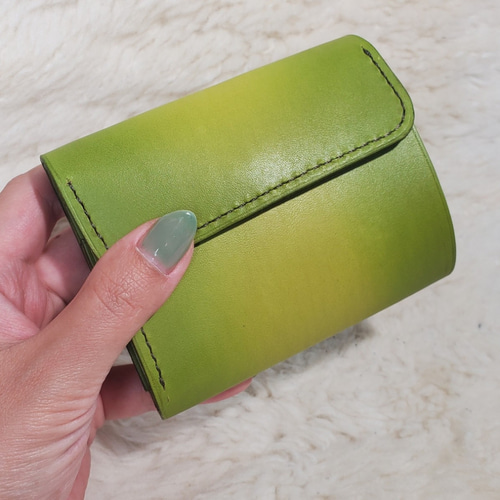 世界に一つのコンパクトな三つ折り革財布】薄い BOXタイプの小銭