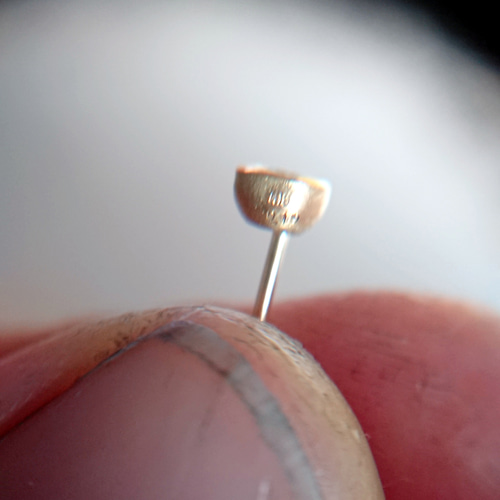 希少 ミステリアスなベキリーブルーガーネット K18 ピアス