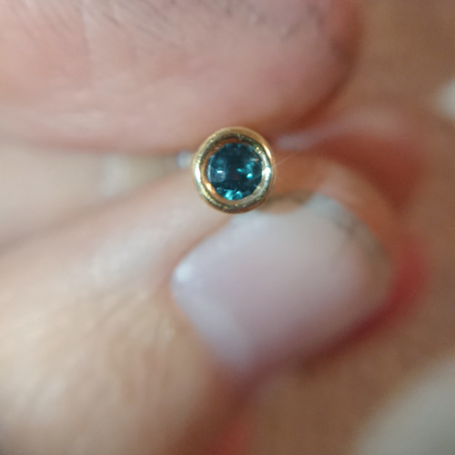 希少 ミステリアスなベキリーブルーガーネット K18 ピアス