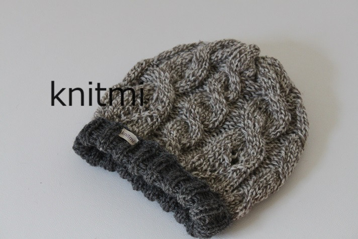 【男女兼用】たっぷり英国ウール☆伝統柄　アラン　ニット帽子 　チャコール