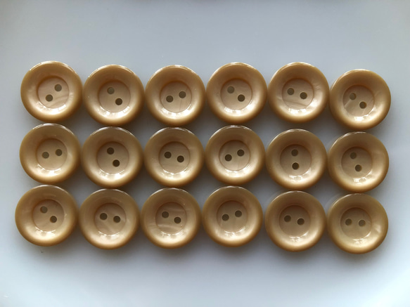 アンティーク ボタン 6個　ビンテージ 昭和 レトロ 個性的 ハンドメイド素材 日本製 ポップ アクセ ベージュ 1枚目の画像