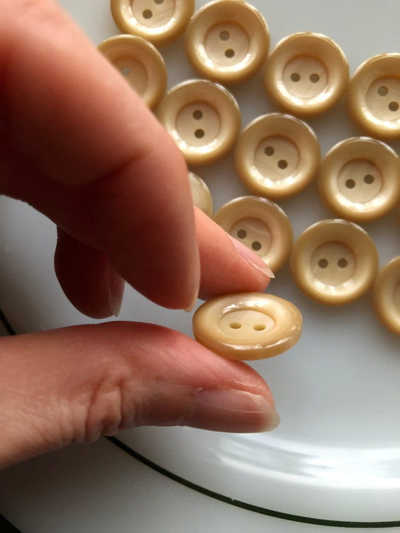 アンティーク ボタン 6個　ビンテージ 昭和 レトロ 個性的 ハンドメイド素材 日本製 ポップ アクセ ベージュ 7枚目の画像