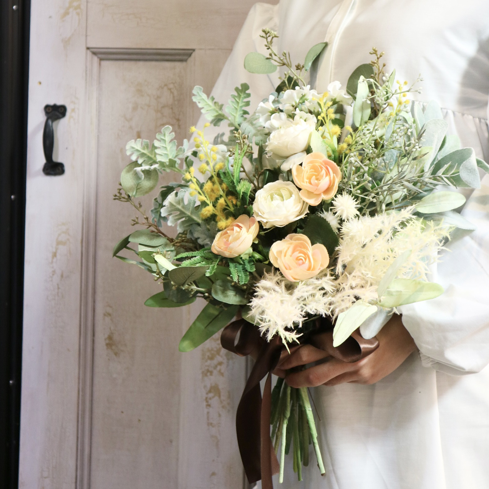 ミモザとカップバラのナチュラルブーケ　ブートニア付き　結婚式　パーティー　フォトウェディング