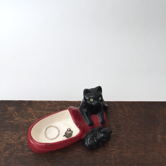 new  black cat figure / アンティークブラックキャット 猫おきもの 黒猫と赤い靴　ジュエリーケー 9枚目の画像