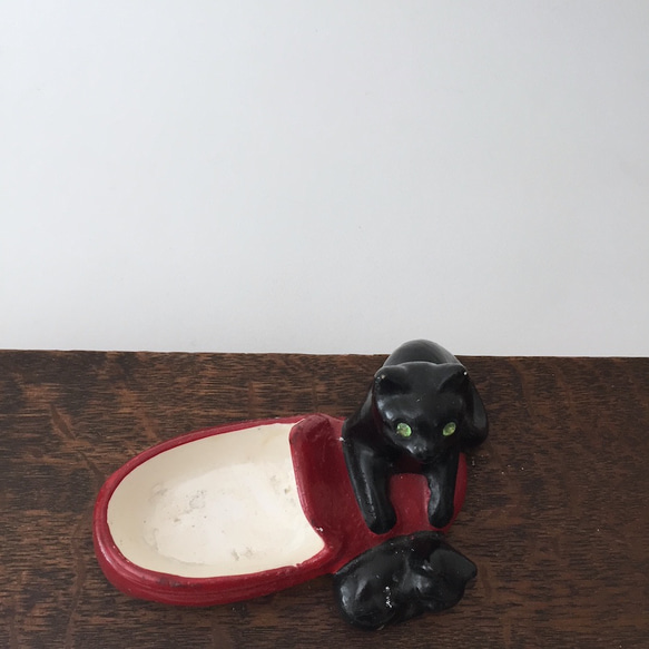 new  black cat figure / アンティークブラックキャット 猫おきもの 黒猫と赤い靴　ジュエリーケー 5枚目の画像