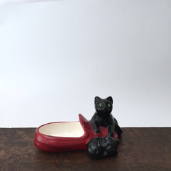new  black cat figure / アンティークブラックキャット 猫おきもの 黒猫と赤い靴　ジュエリーケー 1枚目の画像