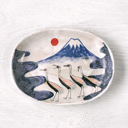 藍色富士和一群鶴，木版風格的彩色橢圓板（粉紅色的鶴） 第1張的照片