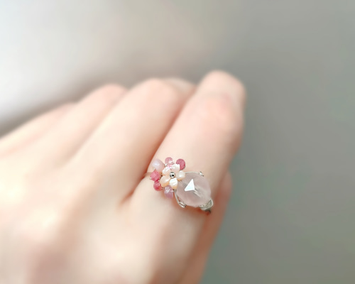 ピンクの天然石のワイヤーリング 4fd485338bfb3f5f97b73feeb9eb5a