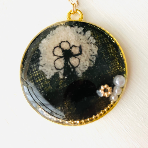 ミナペルホネンのレジンペンダント ネックレス・ペンダント Kちゃん