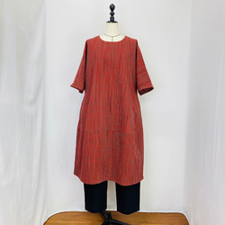 【遠州織り】ゆったり コクーンワンピース 織物 重ね着 ゆったり ストライプ 赤 和風 オーガニックコットン ミセス 2枚目の画像