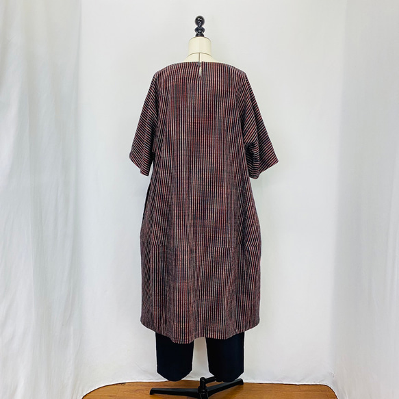 【遠州織り】ゆったり コクーンワンピース 織物 重ね着 ゆったり ストライプ 黒赤 和風 オーガニックコットン ミセス 6枚目の画像