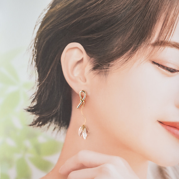 クリア×スノーホワイト チェコビーズダガーのピアス ピアス（スタッド