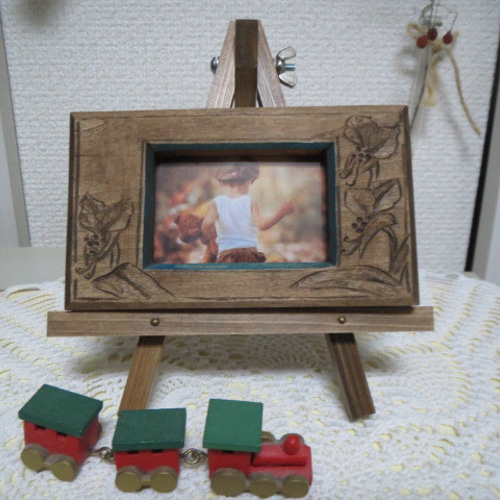 木彫りフォトフレーム☆.イーゼル付き.小さくて可愛いツユクサ☆材質榀