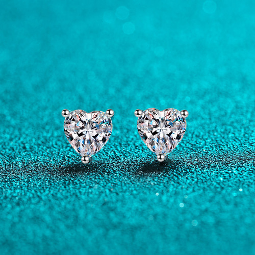 モアサナイトダイヤモンピアス イヤリングハート型 希少品 