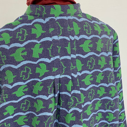 【ジャガード織り】タックのコート 北欧風 鳥と雲 富士吉田 Vネック 長袖 膝丈 羽織り 綿ウール 天然素材 ミセス 7枚目の画像