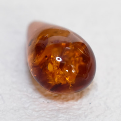 жリトアニア産天然アンバー 琥珀 ドロップ　素材7　2.305ct 5枚目の画像