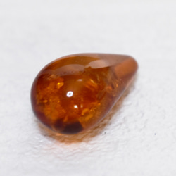 жリトアニア産天然アンバー 琥珀 ドロップ　素材7　2.305ct 2枚目の画像