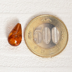 жリトアニア産天然アンバー 琥珀 ドロップ　素材7　2.305ct 7枚目の画像