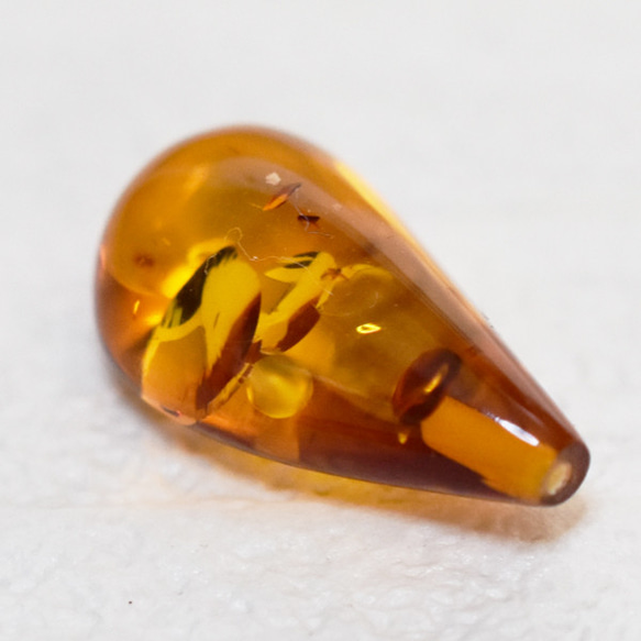 жリトアニア産天然アンバー 琥珀 ドロップ　素材9　1.825ct 3枚目の画像