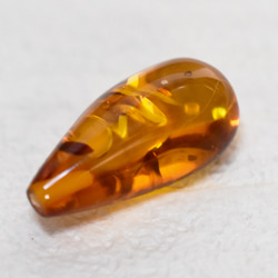 жリトアニア産天然アンバー 琥珀 ドロップ　素材9　1.825ct 4枚目の画像