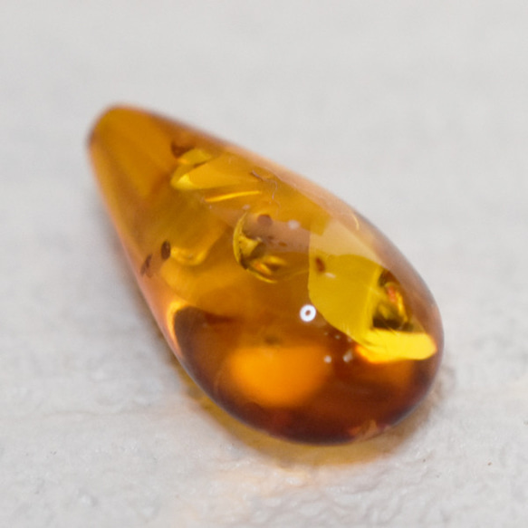жリトアニア産天然アンバー 琥珀 ドロップ　素材9　1.825ct 5枚目の画像