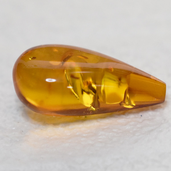 жリトアニア産天然アンバー 琥珀 ドロップ　素材9　1.825ct 6枚目の画像