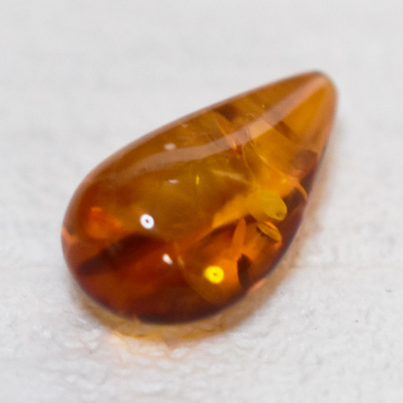 жリトアニア産天然アンバー 琥珀 ドロップ　素材9　1.825ct 2枚目の画像