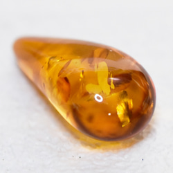 жリトアニア産天然アンバー 琥珀 ドロップ　素材10　2.185ct 5枚目の画像