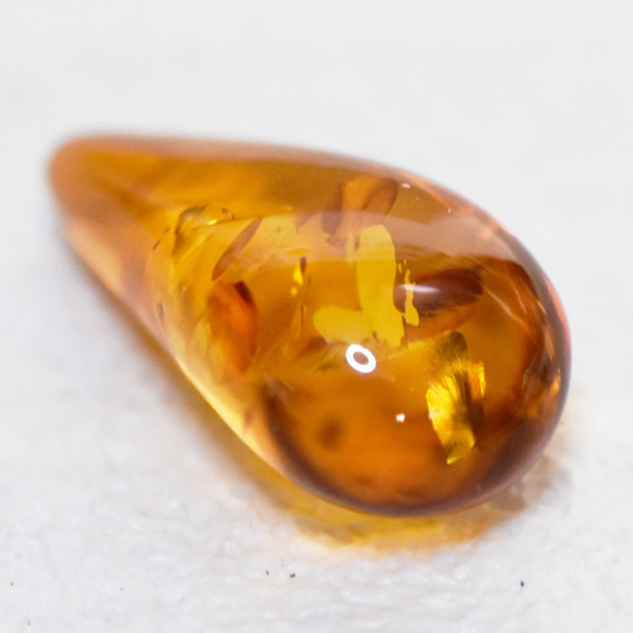 жリトアニア産天然アンバー 琥珀 ドロップ　素材10　2.185ct 5枚目の画像