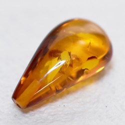 жリトアニア産天然アンバー 琥珀 ドロップ　素材10　2.185ct 4枚目の画像