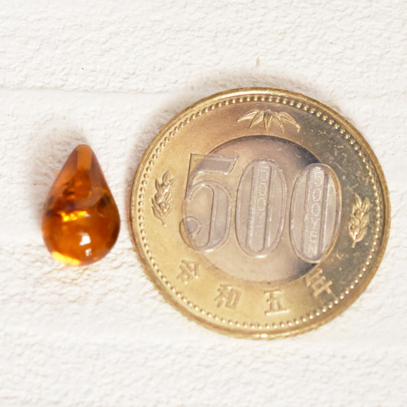 жリトアニア産天然アンバー 琥珀 ドロップ　素材12　1.895ct 7枚目の画像