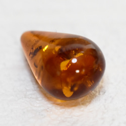 жリトアニア産天然アンバー 琥珀 ドロップ　素材12　1.895ct 5枚目の画像