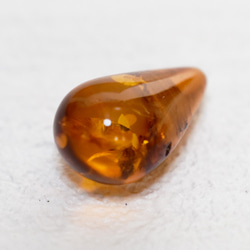 жリトアニア産天然アンバー 琥珀 ドロップ　素材12　1.895ct 2枚目の画像