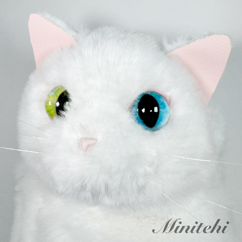 ぬいぐるみみたいな 猫のスマホポシェット ホルダー 白ねこ 猫雑貨 猫