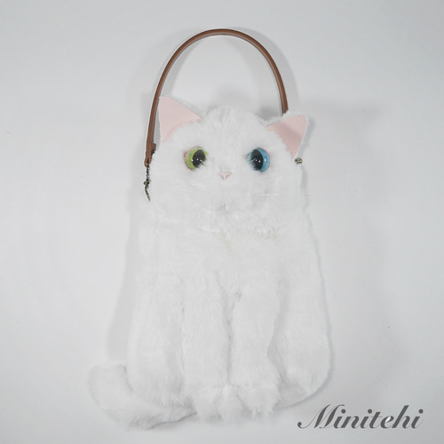 ぬいぐるみみたいな 猫のスマホポシェット ホルダー 白ねこ 猫雑貨 猫