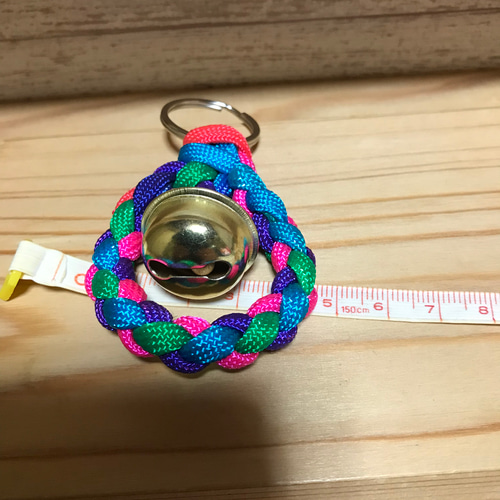 90・カラフルカラーで鈴付きまぁるいパラコードキーホルダー
