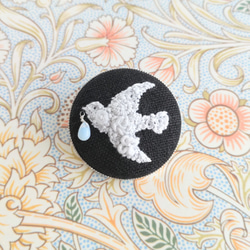 刺繍ブローチ『white flower pigeon』～バチカン付き 1枚目の画像