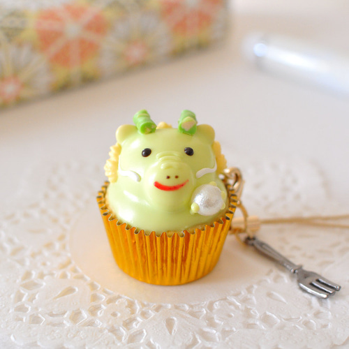 モンスターカップケーキチャーム　メルカリショップス Maison terrier ミニチュアチャームコレクション ☆カップケーキ