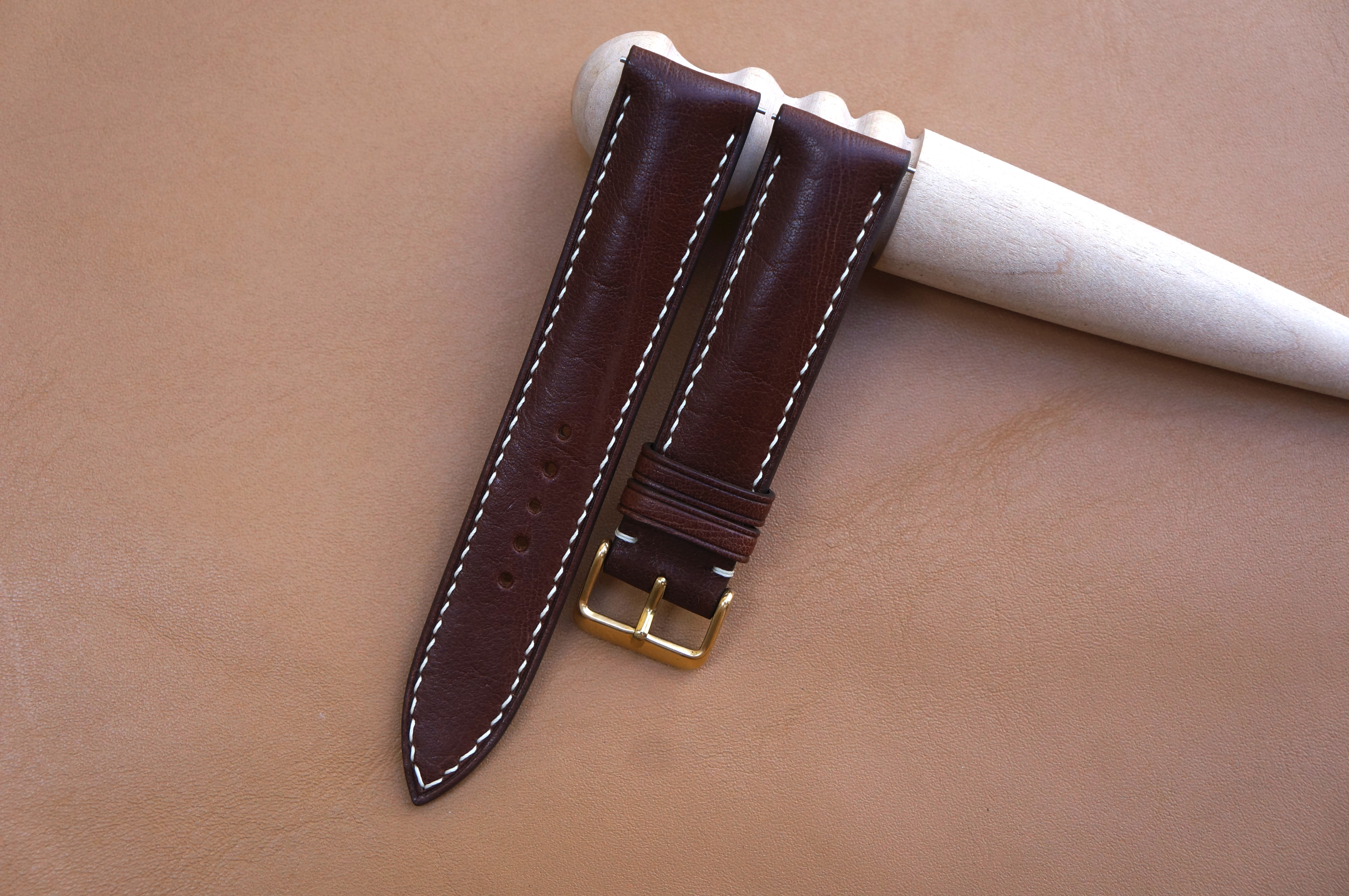茶色のイタリア輸入牛革時計ストラップ、あらゆる種類の時計に適しています (送料無料)