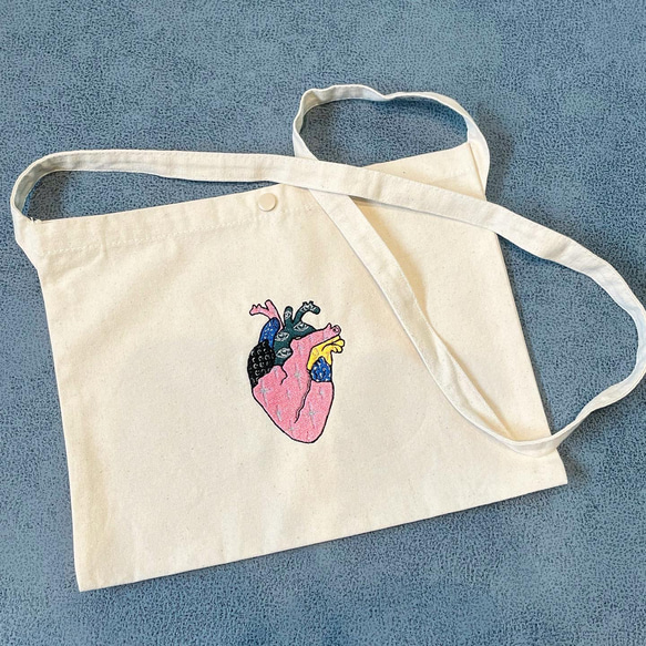 刺繍心臓サコッシュ サコッシュ NEEDLECRAFT 通販 17008229