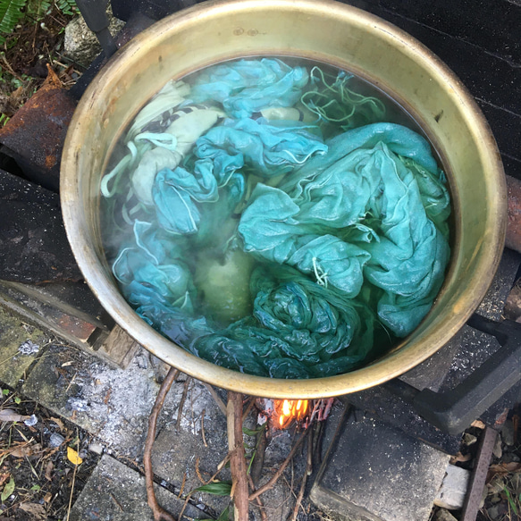 屋久島の草木染めシルクストール縞格子（アマクサギのブルーグリーン） 16枚目の画像
