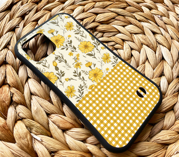 【耐衝撃グリップケース】YELLOW WILD FLOWER ＆ CHECK iPhone  スマホケース 3枚目の画像