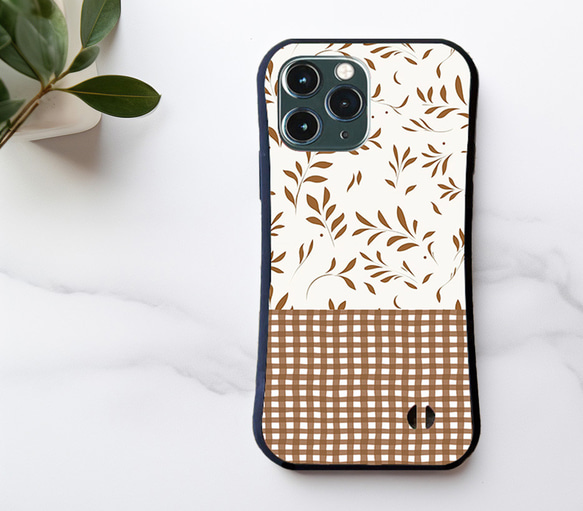 【耐衝撃グリップケース】WHITE ＆ BROWN NATURAL LEAVES ギンガム iPhone  スマホケース 1枚目の画像