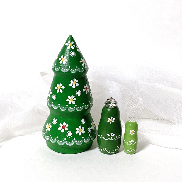 緑のクリスマスツリーとマトリョーシカ【580】 3枚目の画像