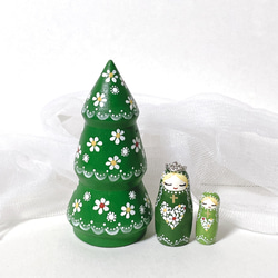 緑のクリスマスツリーとマトリョーシカ【580】 2枚目の画像