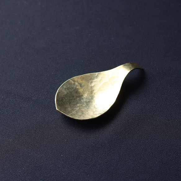 葉っぱのカタチの真鍮茶匙  [ つぶ／きらり ] 6枚目の画像